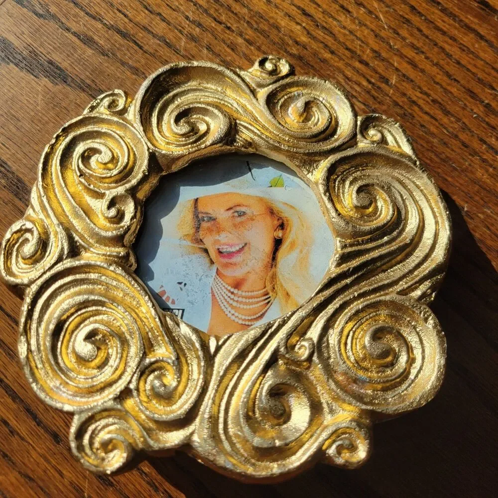 Vtg Figi Graphics Round Picture Photo Frame 3 x 3